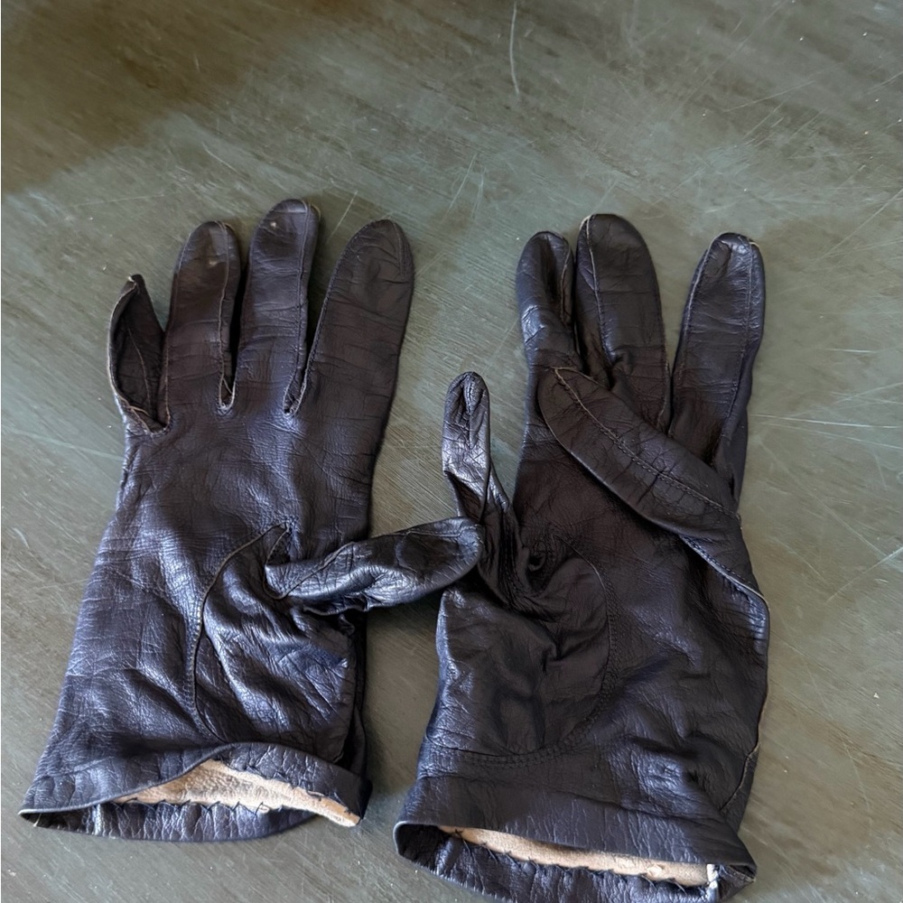 Vintage black small French leather gloves